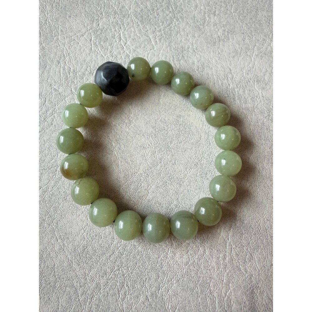 Natural icy Green Nephrite Jade Bracelet Ink Jade Accent Bead 10mm Celadon - Picture 5 of 8